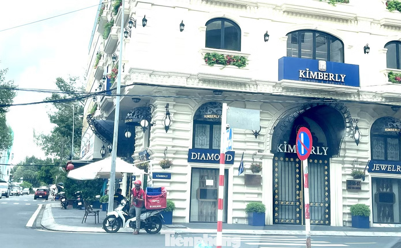 Cửa hàng Kimberly Diamond trên đường Ung Văn Khiêm, phường Cái Khế, TP. Cần Thơ đóng cửa tới hết năm nay. Tiệm kim cương nổi tiếng Cần Thơ ngừng kinh doanh hết năm nay - Ảnh 1.