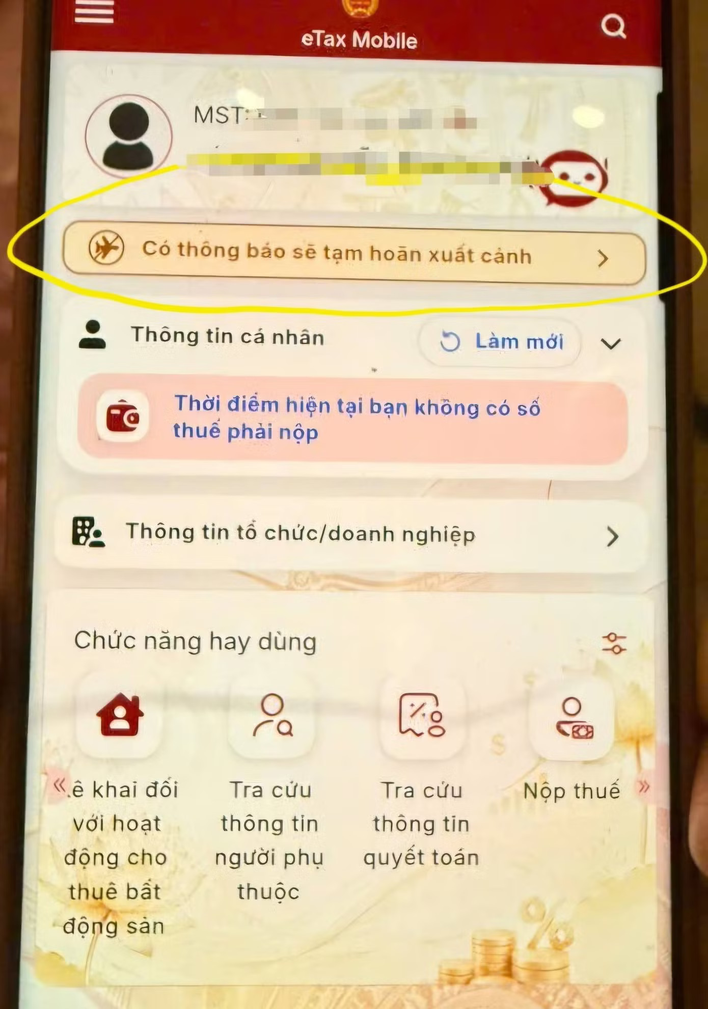 Khổ sở trong vai giám đốc, cú sốc 'tuýt còi' xuất cảnh - Ảnh 3.