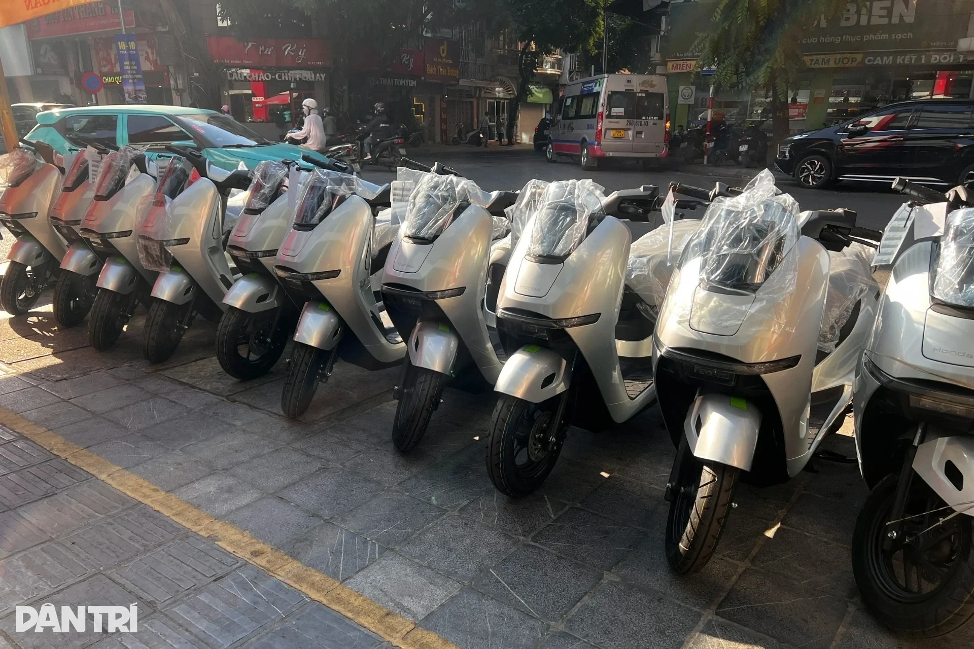 dantri-xe-may-dien-honda-uc3-tai-dai-ly-cropped-1791367676578.webp