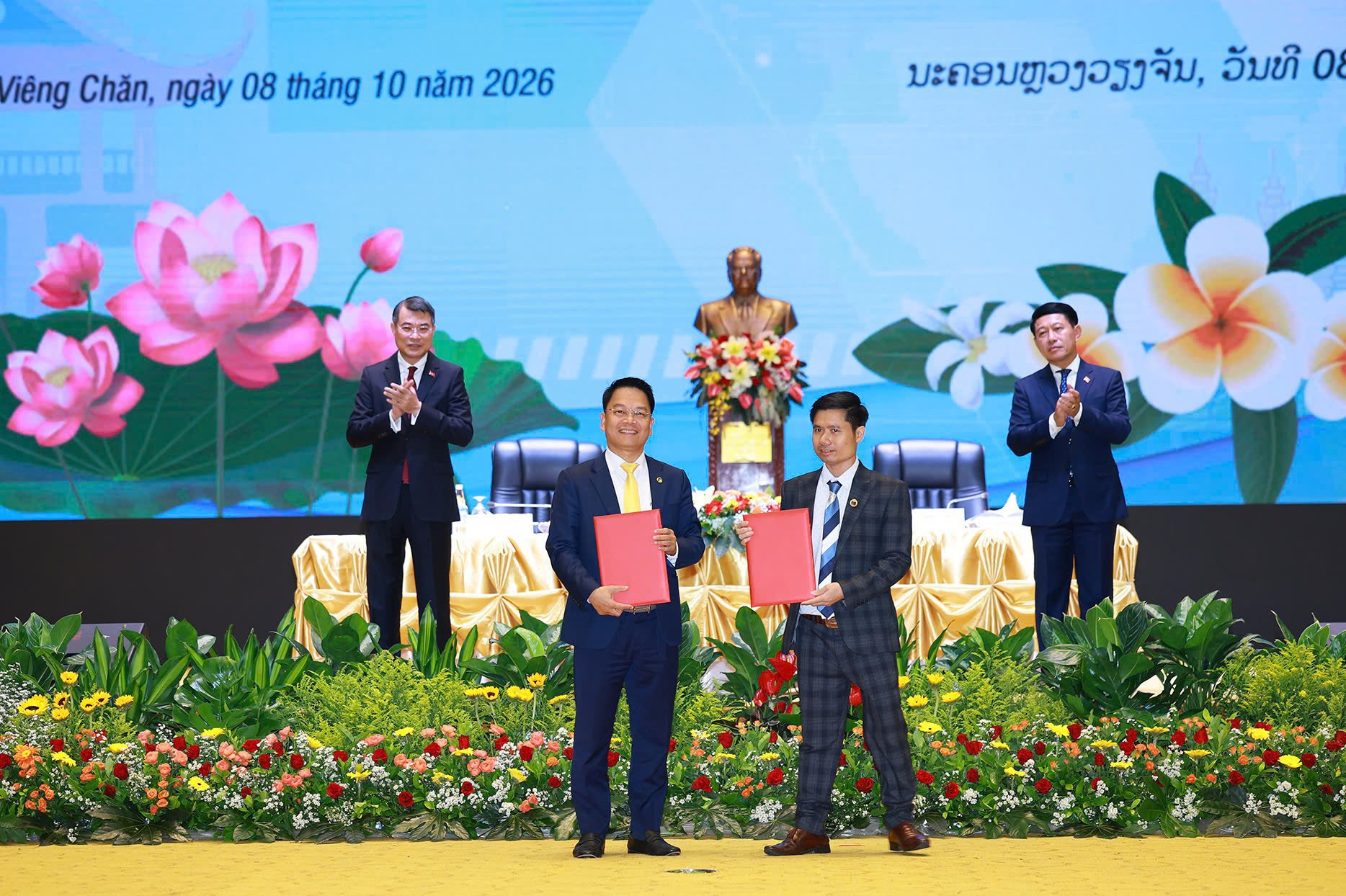 Dưới sự chứng kiến của Thủ tướng Lê Minh Hưng, tập đoàn do bầu Hiển sáng lập chốt thương vụ 768 triệu USD trên đất láng giềng Việt Nam