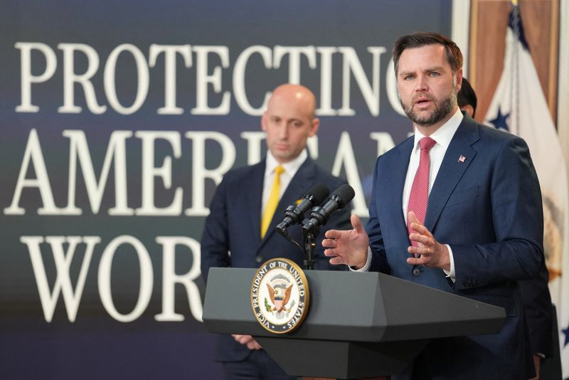 media.zenfs.com-en-reuters.com-_0c1e8a07f192ca7e0e455fde6a722039.jpg