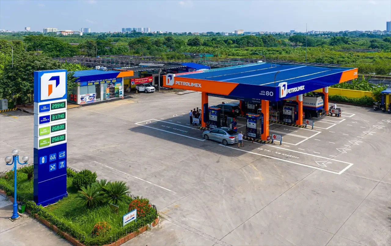 petrolimex-thay-doi-nhan-dien-thuong-hieu-dien-mao-moi-cho-hanh-trinh-moi.webp