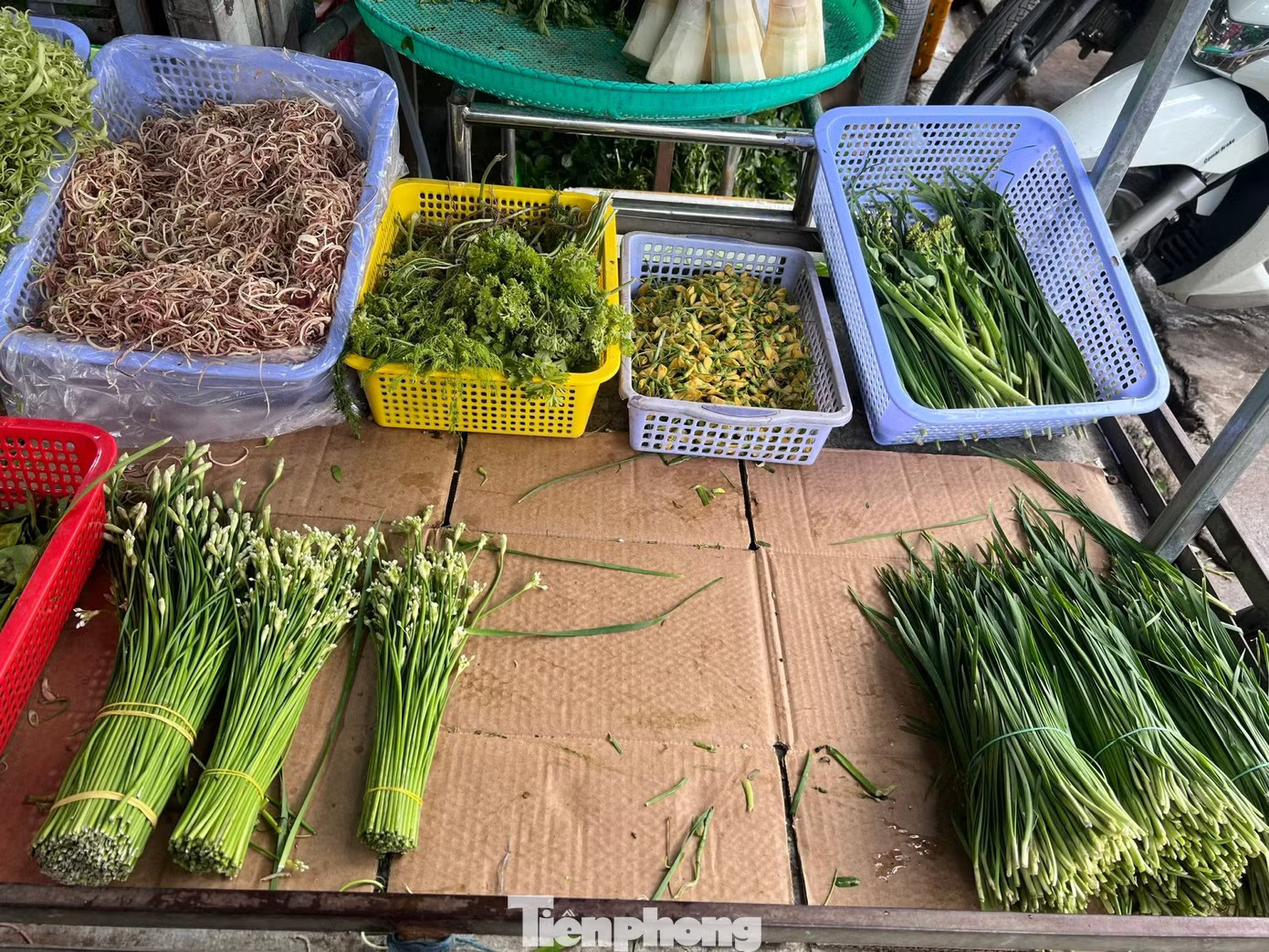 'Bỏng tay' với giá rau sau mưa ngập - Ảnh 5.