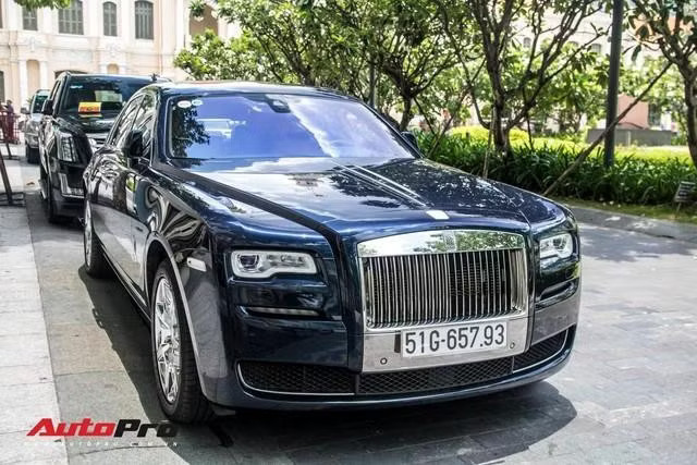 Lãi vay mua ô tô tăng vọt, ngân hàng thanh lý từ xe cũ đến Rolls-Royce - Ảnh 1.