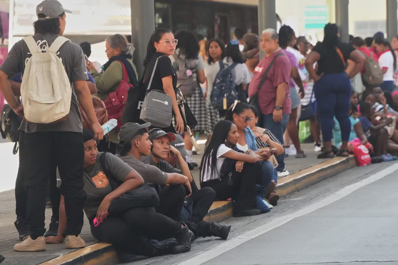 Panama rung chuyển vì hai trận động đất mạnh, người dân hoảng loạn tháo chạy - Ảnh 1.