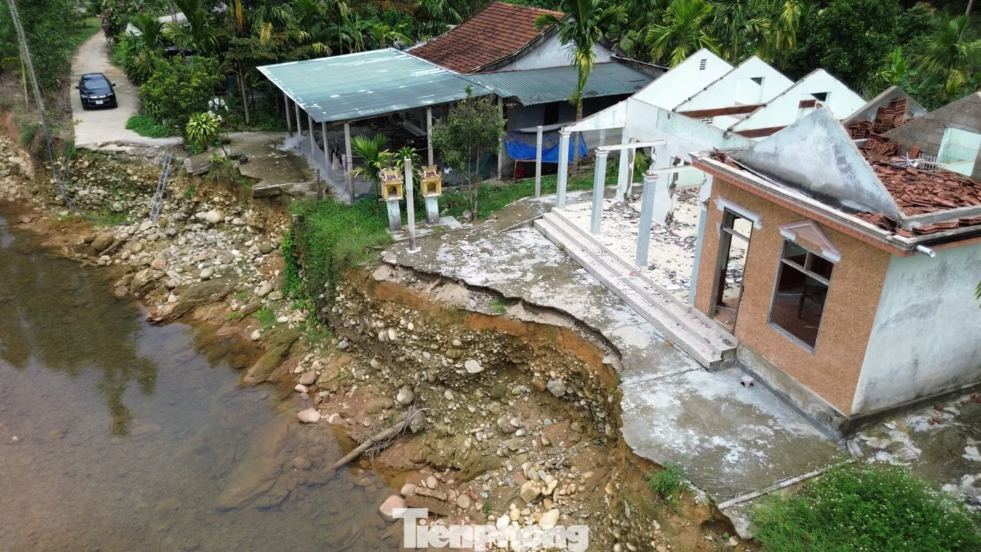 Huế cần di dời hơn 2.060 hộ dân khỏi vùng nguy cơ sạt lở - Ảnh 1.