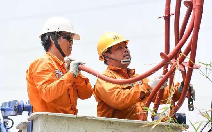 Bộ Công Thương đề xuất chuyển EVNNPT về bộ quản lý chuyên ngành, thành lập Tổng Công ty Phát điện chiến lược quốc gia. Tái cơ cấu EVN: Hai bộ vênh nhau về lộ trình tách truyền tải, bán lẻ - Ảnh 2.