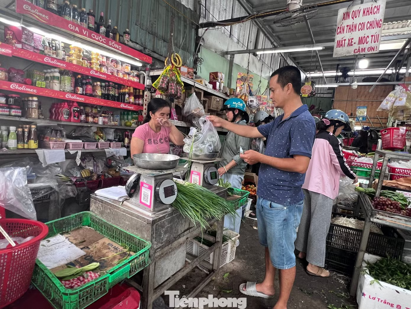 'Bỏng tay' với giá rau sau mưa ngập - Ảnh 7.