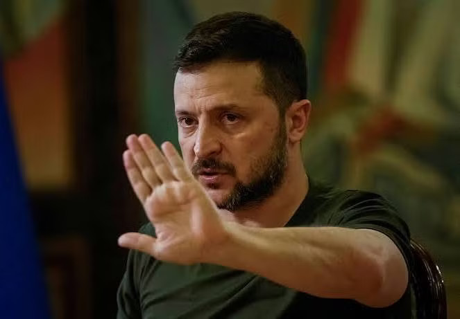 Tổng thống Ukraine Volodymyr Zelensky. (Ảnh: Reuters) Ukraine chỉ trích Tổng thống Mỹ vì thỏa thuận với Nga - Ảnh 1.