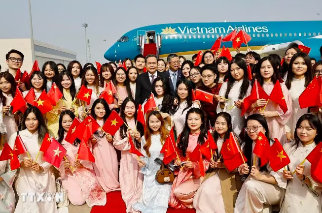 Chủ tịch Quốc hội Trần Thanh Mẫn bắt đầu thăm chính thức Trung Quốc - Ảnh 2.