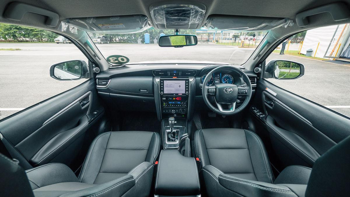 noi-that-toyota-fortuner-leader-edition_1791739101.jpg