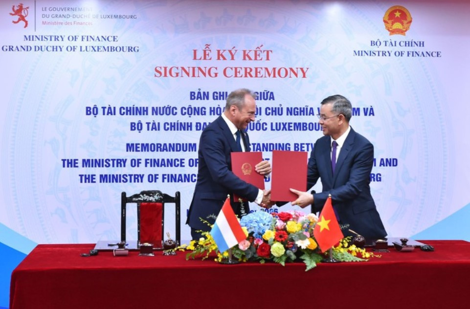 Bộ trưởng Ngô Văn Tuấn và Bộ trưởng Gilles Roth đã ký Bản ghi nhớ hợp tác giữa Bộ Tài chính Việt Nam và Bộ Tài chính Luxembourg