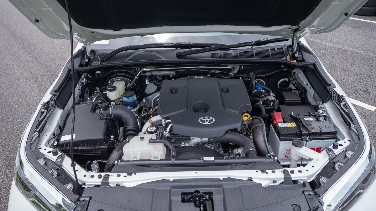 khoang-may-toyota-fortuner-leader-edition_1791739101.jpg