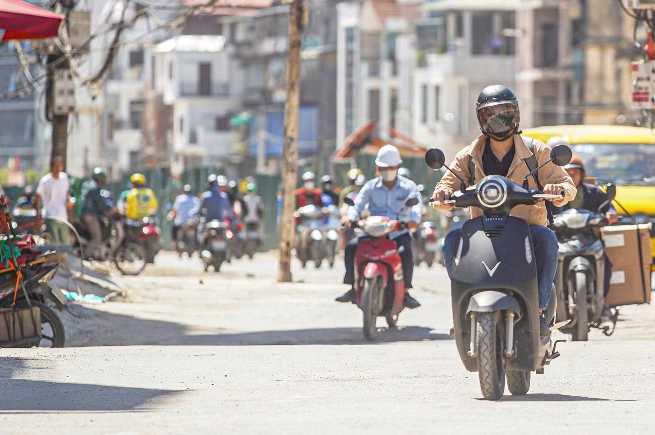 Miền Bắc duy trì nền nhiệt cao và tình trạng ô nhiễm không khí trong hôm nay (12/10). Thời tiết miền Bắc những ngày tới - Ảnh 1.