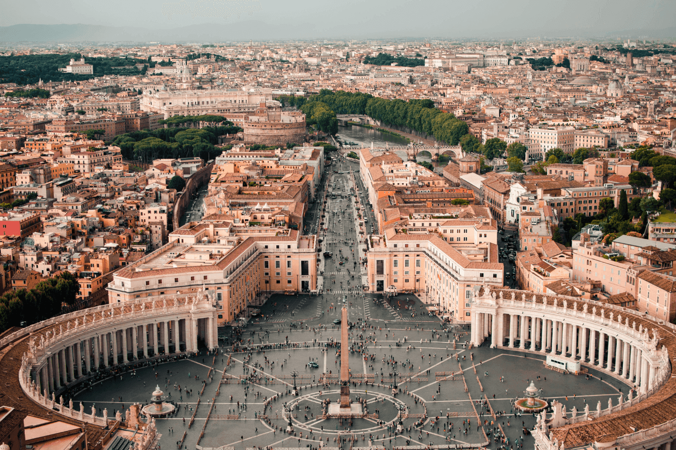 Vatican hiện lên như một viên ngọc tâm linh tỏa sáng rực rỡ giữa Rome