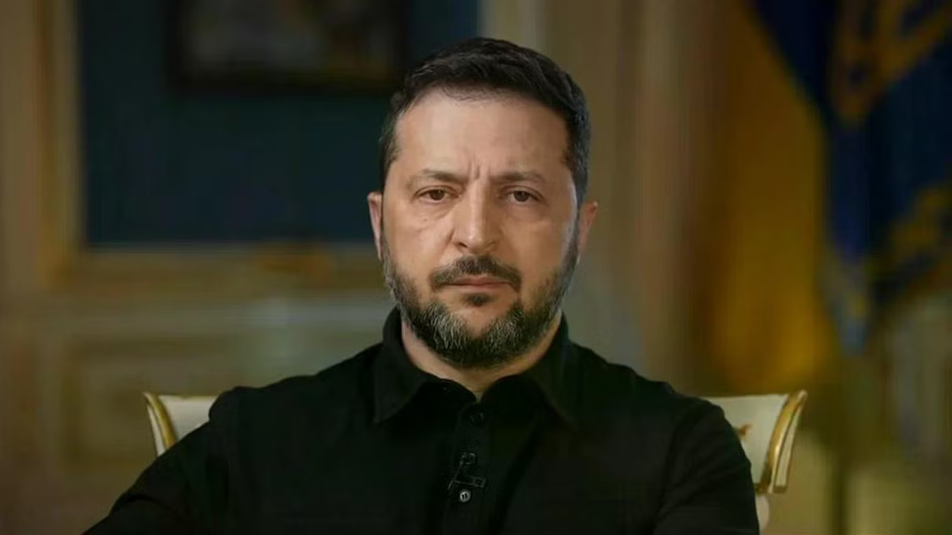 Tổng thống Ukraine Volodymyr Zelensky. Tổng thống Zelensky: Ukraine không nhận được bất kỳ dữ liệu tình báo nào trước khi tên lửa đạn đạo tấn công Kiev - Ảnh 1.