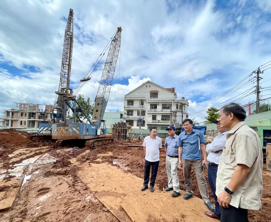 to-giam-sat-so-1-khao-sat-thuc-te-tai-du-an-xay-dung-khu-phuc-hop-nha-o-cao-tang-va-thuong-mai-phu-dong-cua-cong-ty-tap-doan-hoang-anh-gia-lai-anh-vu-thao.avif