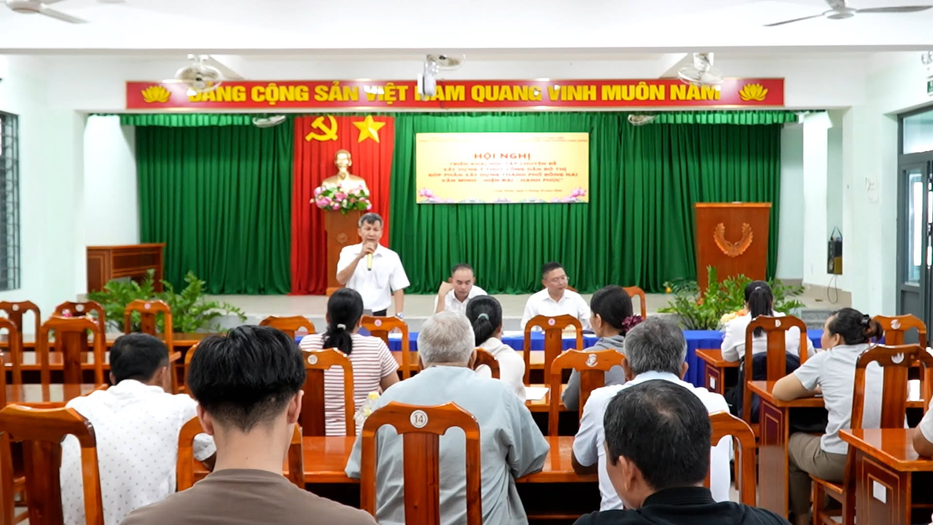moi-nhat-ve-metro-ben-thanh-suoi-tien.jpg