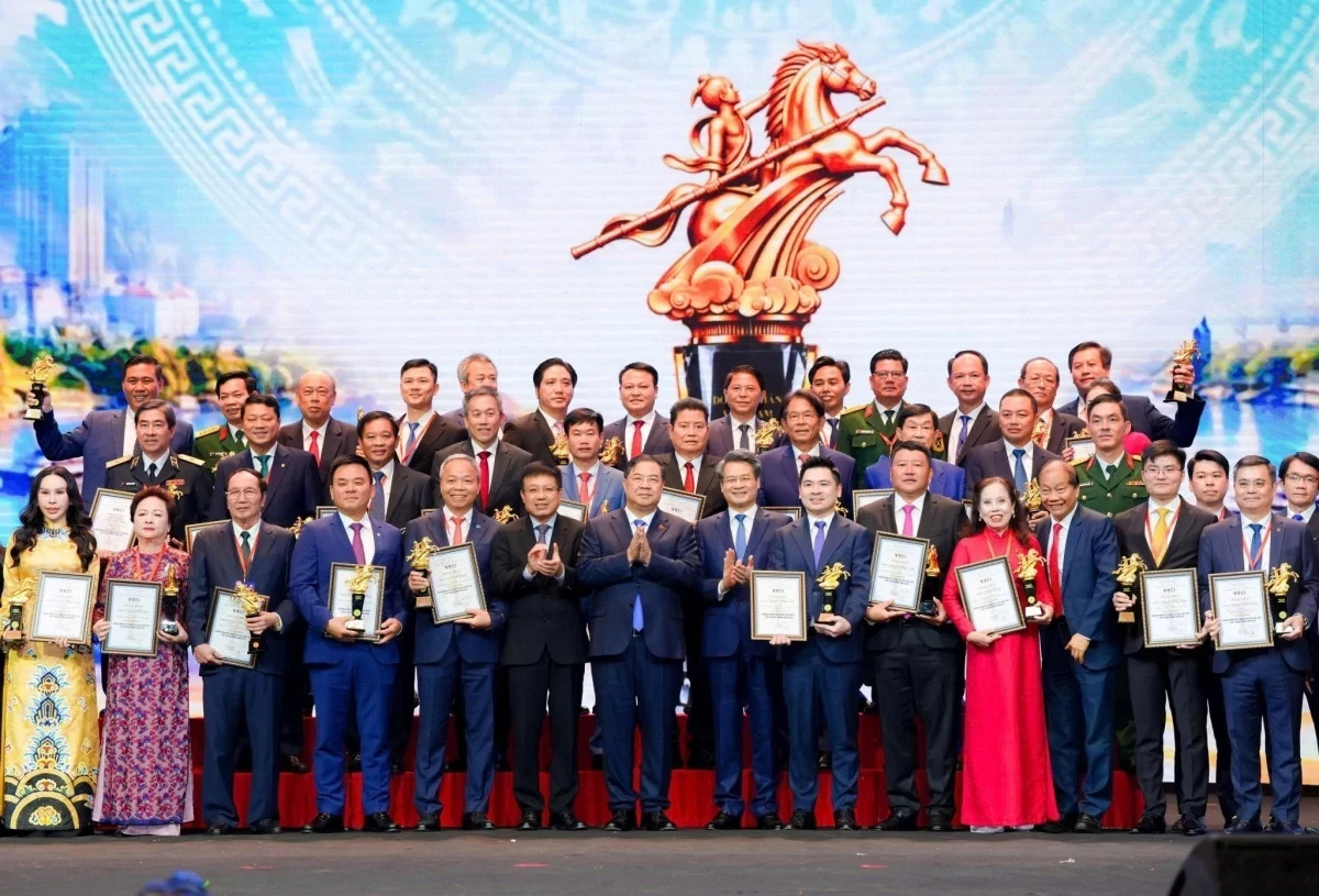 Chân dung 6 lãnh đạo ngân hàng được vinh danh Doanh nhân Việt Nam tiêu biểu 2026