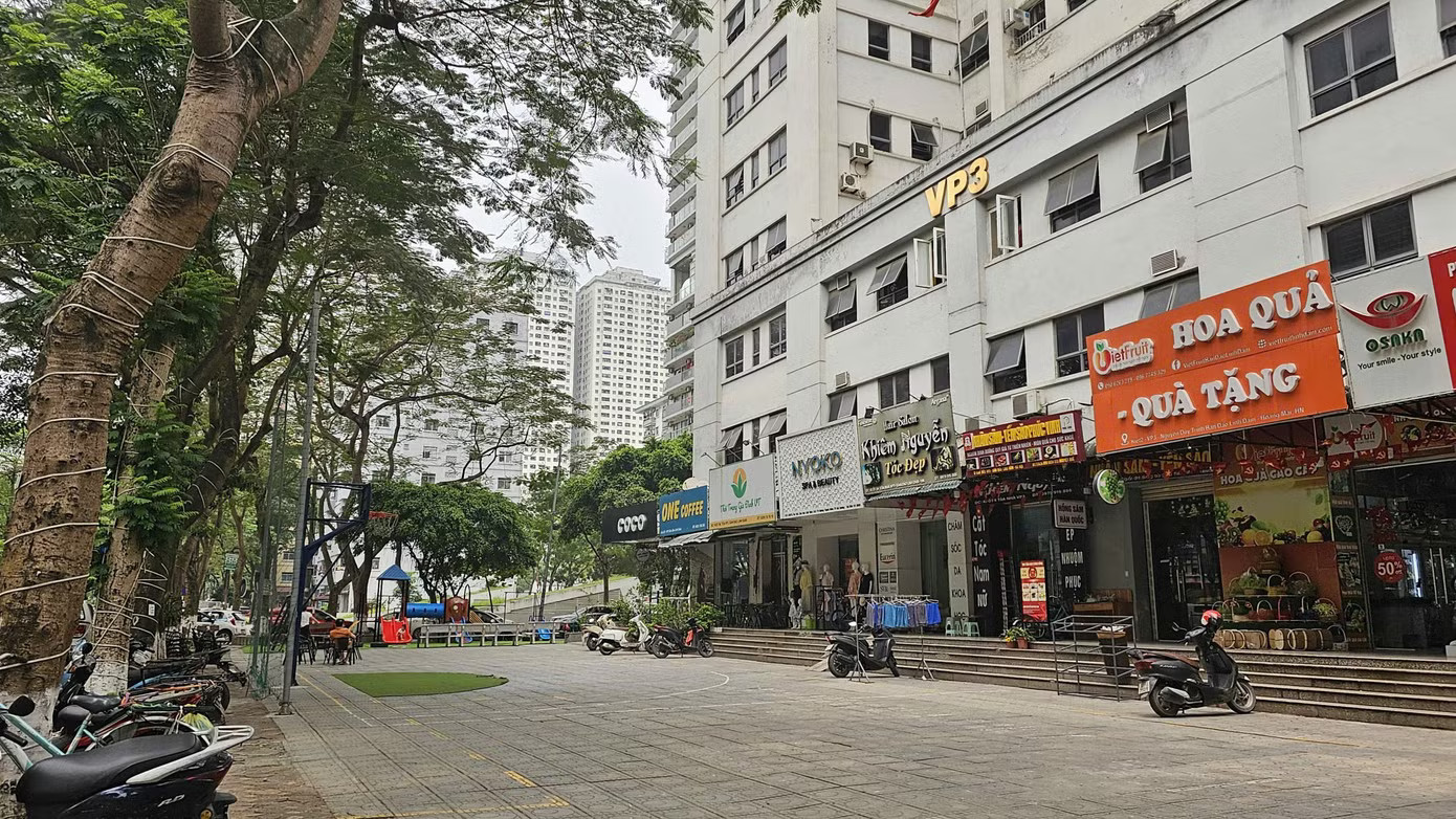 Trong danh sách 12 dự án có dự án VP3 Linh Đàm, dự án này tăng chiều cao từ 29 lên 32 tầng, số căn hộ từ 192 lên 451 căn, vượt 259 căn so với quy hoạch. Hiện trạng loạt dự án chung cư sai phạm của Tập đoàn Mường Thanh trước kế hoạch xử lý - Ảnh 8.