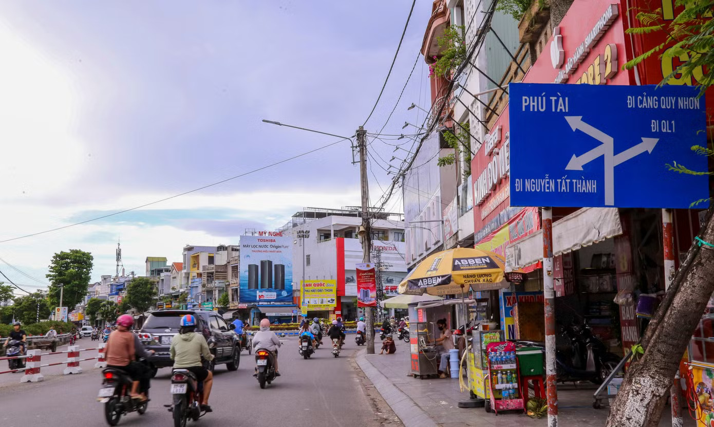 Hiện trạng một nút giao thông vừa được rót 900 tỷ để 'lên đời' - Ảnh 5.