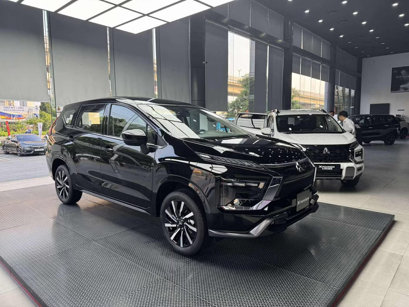 Mitsubishi Xpander tiếp tục có khuyến mãi ở mức cao. Loạt xe 7 chỗ 'đua' khuyến mãi, giảm giá cả trăm triệu - Ảnh 1.