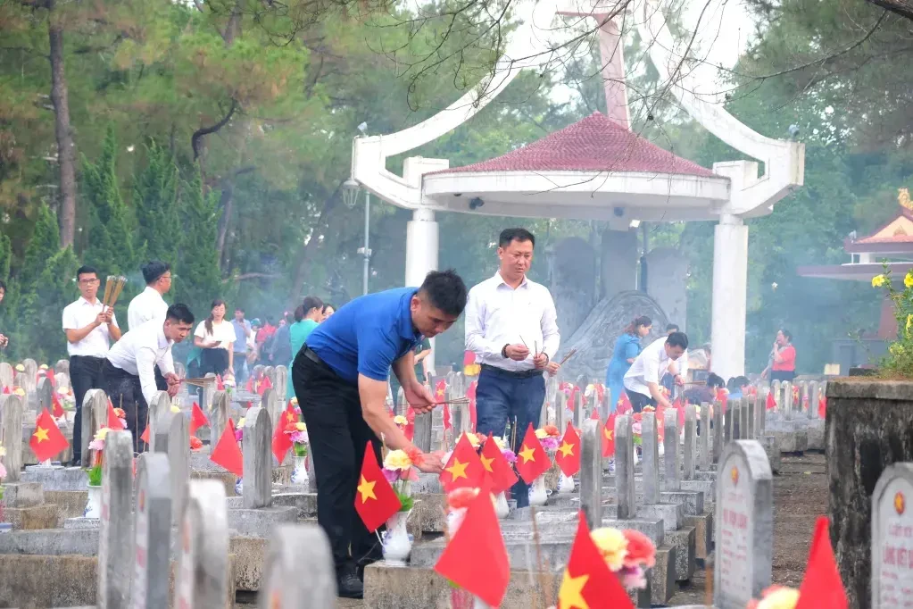 Linh thiêng Nghĩa trang liệt sĩ quốc gia Trường Sơn - Báo Cao Bằng điện tử