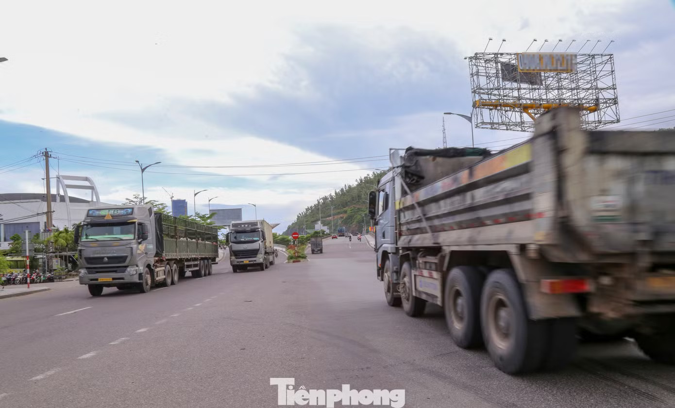 Hiện trạng một nút giao thông vừa được rót 900 tỷ để 'lên đời' - Ảnh 6.