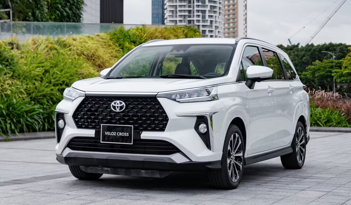 Loạt xe 7 chỗ 'đua' khuyến mãi, giảm giá cả trăm triệu - Ảnh 2.