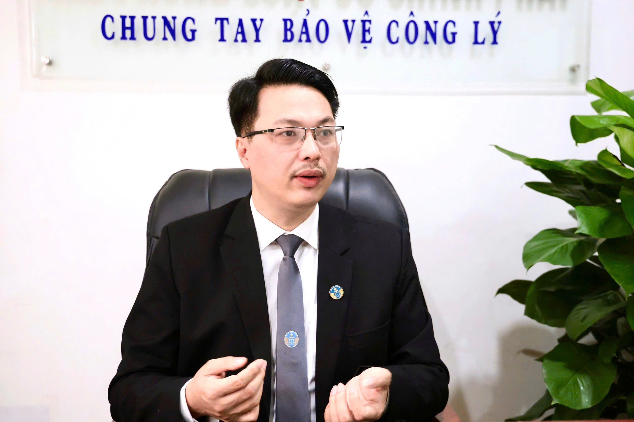 luat-su-cuong-1-7904-9845.jpg