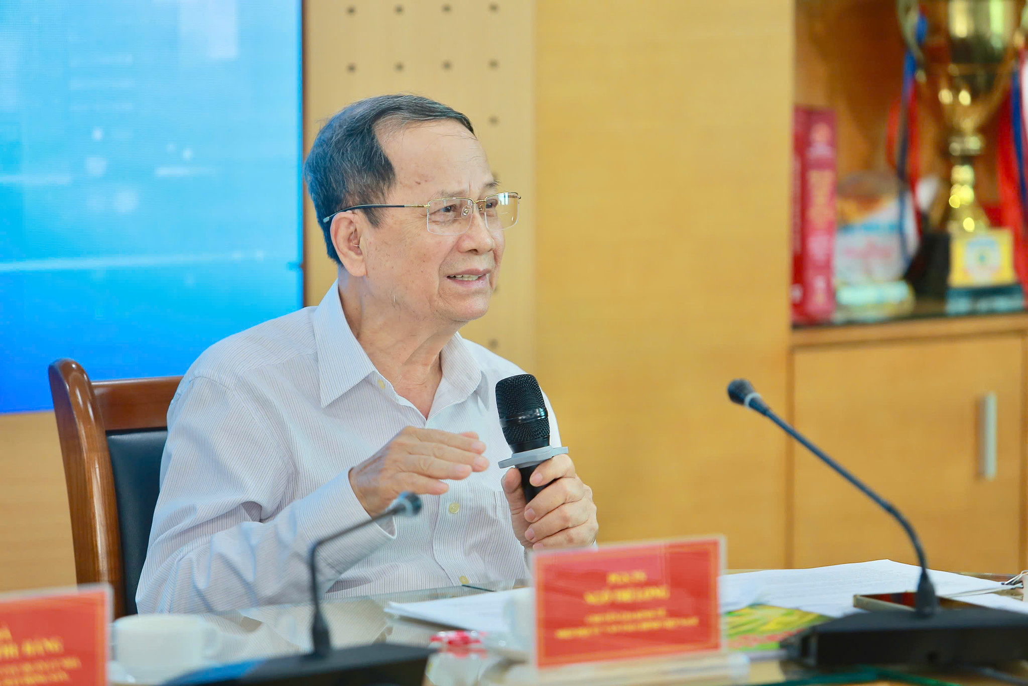 PGS. TS Ngô Trí Long chỉ rõ 4 yếu tố đang giữ giá bất động sản