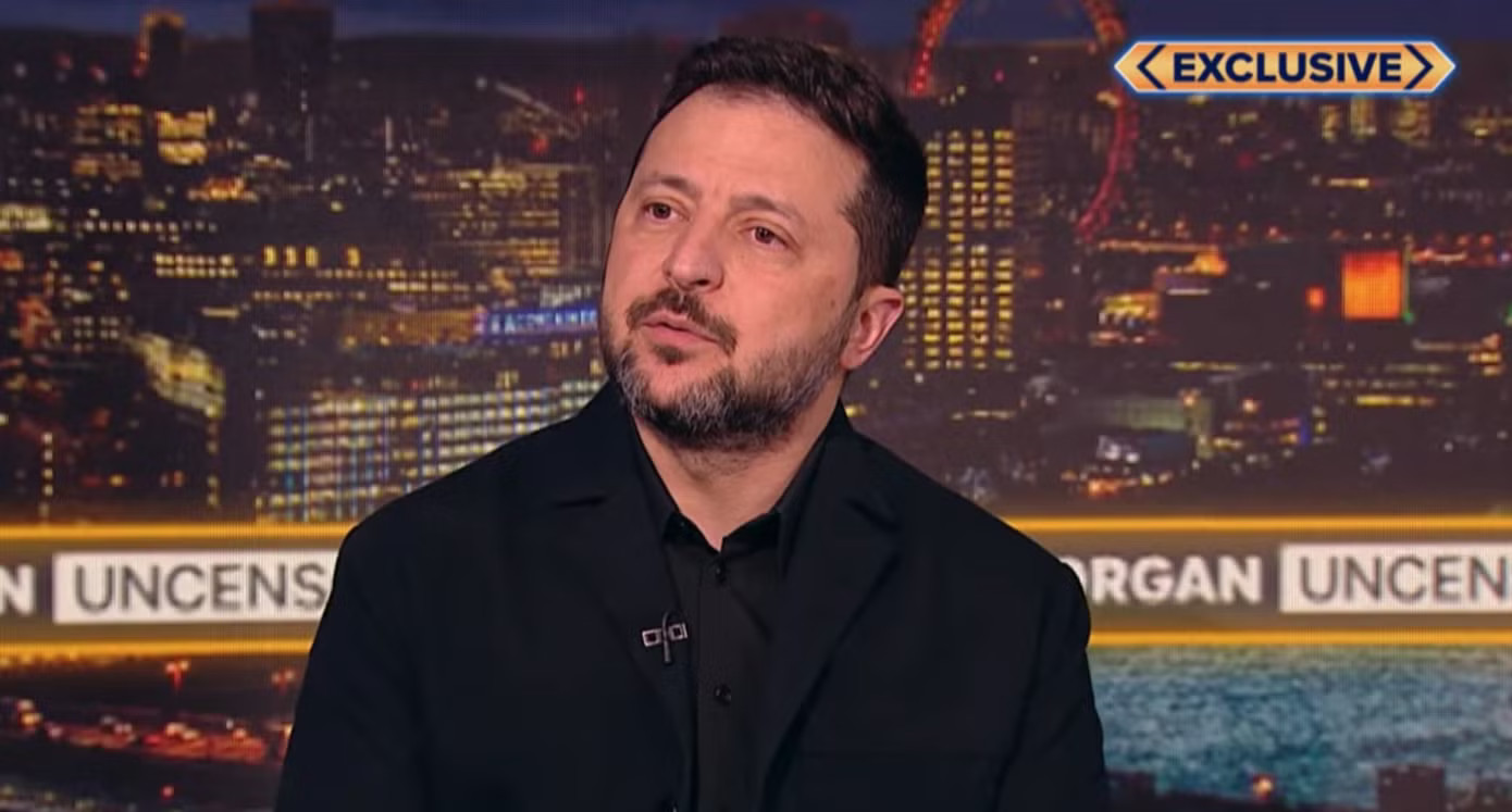 Tổng thống Ukraine Volodymyr Zelensky trong cuộc phỏng vấn với Piers Morgan. (Ảnh chụp màn hình) Tổng thống Ukraine Zelensky cảm thấy bị Tổng thống Mỹ Trump phản bội - Ảnh 1.