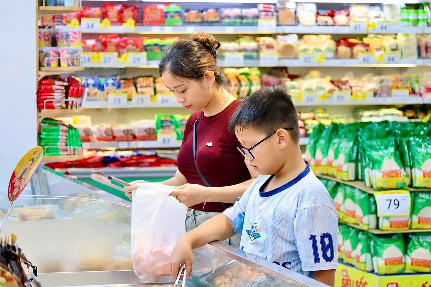 GDP tăng cao, vì sao túi tiền người dân vẫn ‘mỏng’? - Ảnh 1.