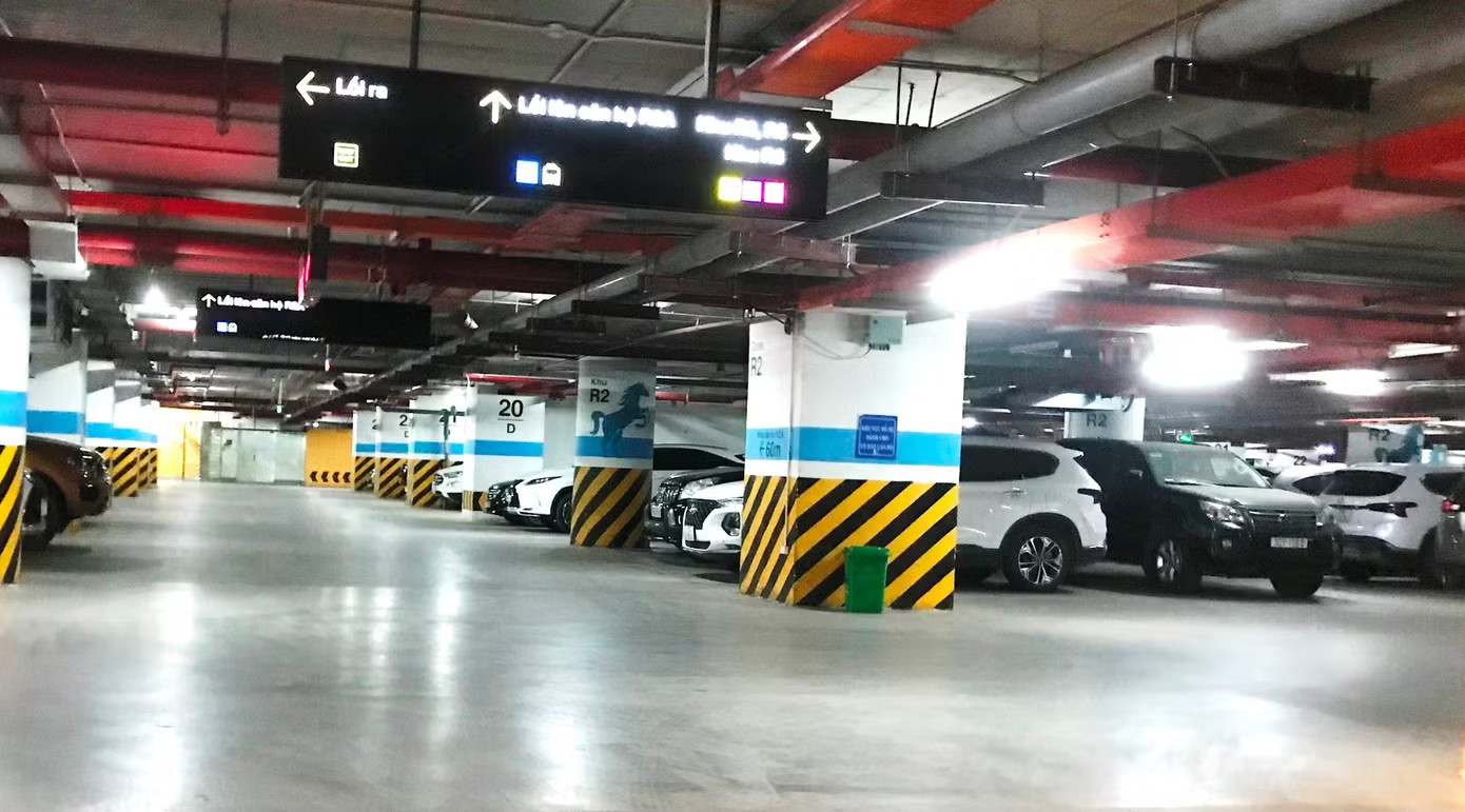 Hà Nội tăng giá trông giữ ô tô vỉa hè, chi phí 'nuôi xe' sẽ ra sao? - Ảnh 2.
