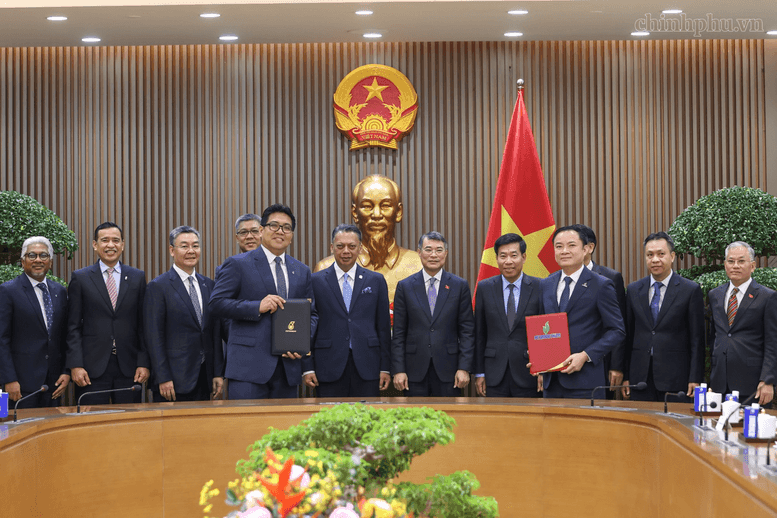 Thủ tướng Chính phủ Lê Minh Hưng chứng kiến trao Thỏa thuận Liên minh Chiến lược (SAA) giữa PETRONAS và Petrovietnam - Ảnh: chinhphu.vn/Nhật Bắc