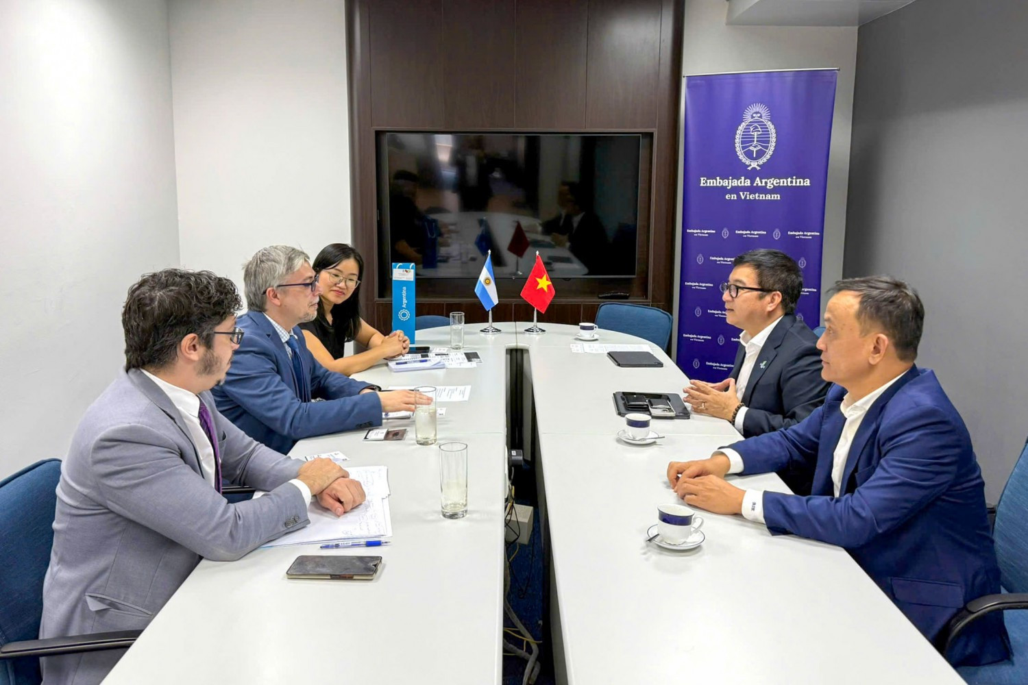BSR (đơn vị thành viên PETROVIETNAM) có buổi làm việc với Đại sứ quán Argentina tại Hà Nội.