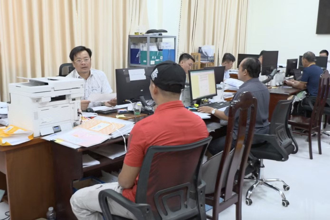 Sau chỉ đạo của ông Đinh Văn Nơi, gần 1000 hồ sơ đất đai trễ hẹn được giải quyết - Ảnh 2.