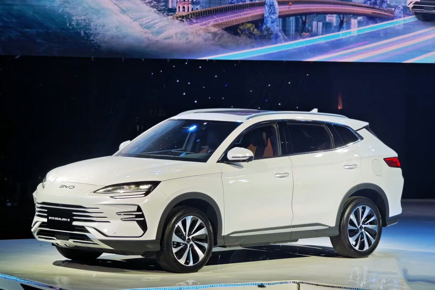 Những mẫu xe chủ lực doanh số của các hãng tại Việt Nam - Ảnh 12.