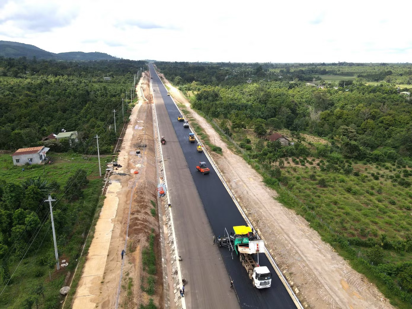Tỉnh Đắk Lắk đang chịu áp lực đẩy nhanh tiến độ giải ngân vốn đầu tư công. Phê bình Ban Quản lý dự án Ea Kar, kiểm điểm giám đốc - Ảnh 1.