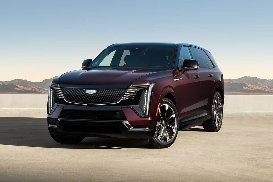6 xe điện hạng sang Cadillac cháy rụi, nghi ngờ do pin cao áp - Ảnh 1.