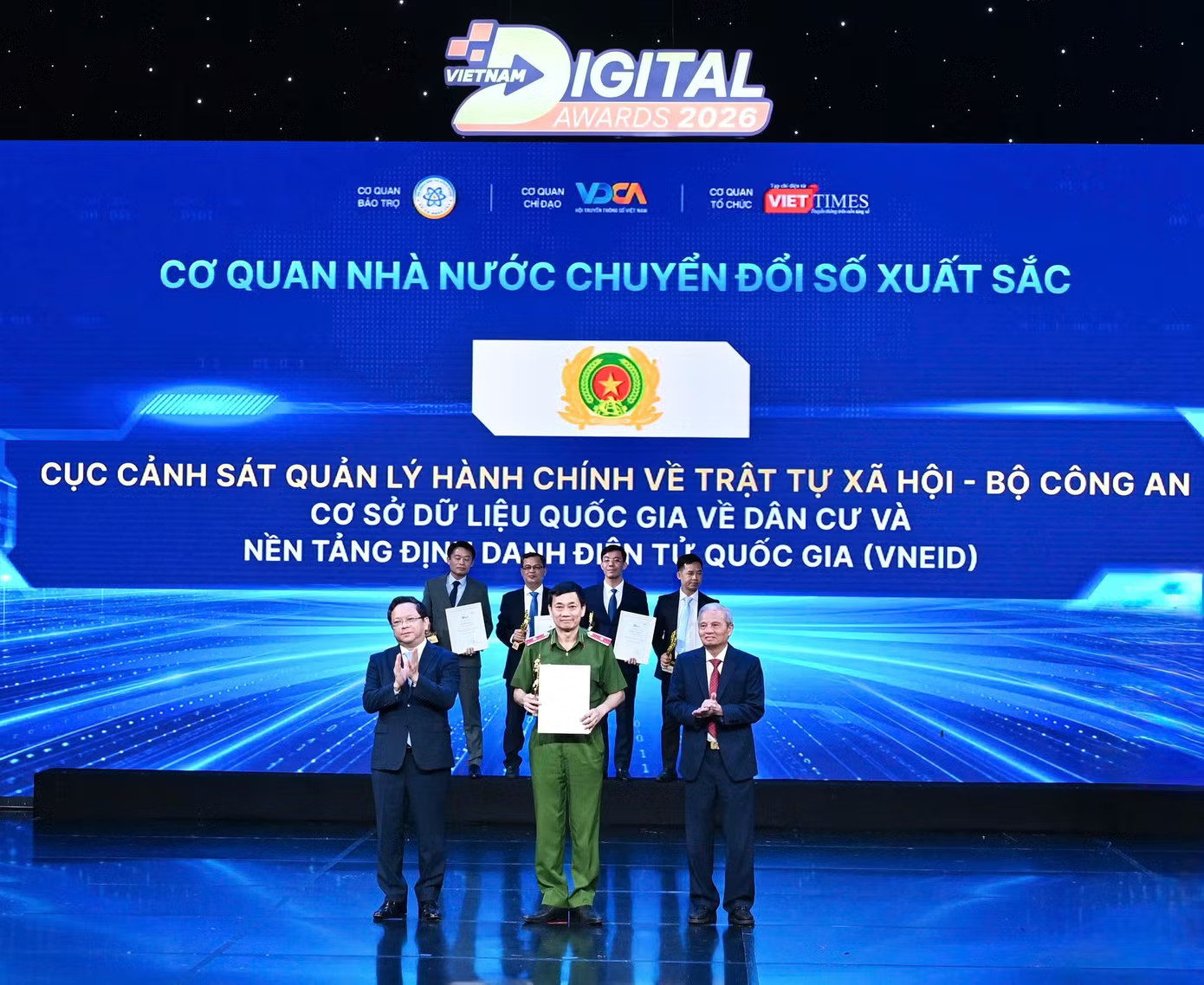 Người dân tra cứu gì nhiều nhất trên VNeID? - Ảnh 1.