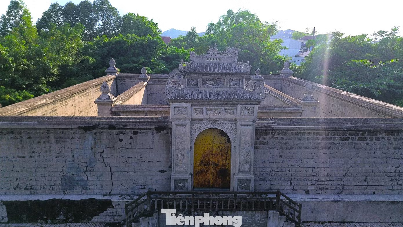 Bửu Thành Môn - lối duy nhất dẫn vào Huyền Cung. Bí ẩn lăng hoàng hậu giữa đồng bằng Huế và lời truyền ‘công hầu bất tuyệt’ - Ảnh 8.
