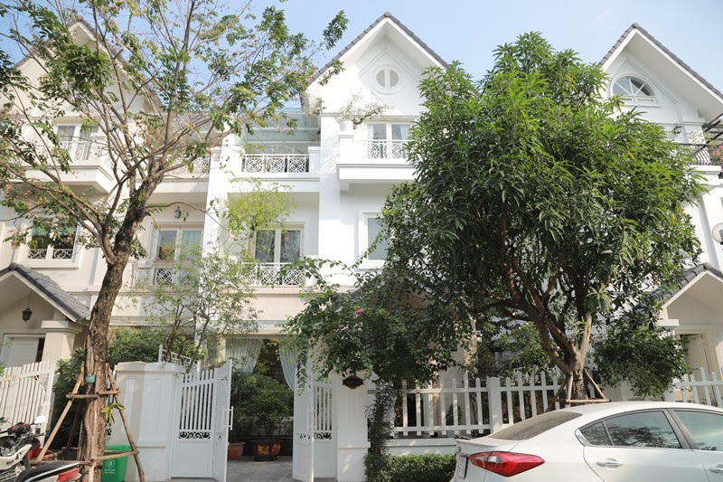 biet-thu-cua-quang-ha2.jpg
