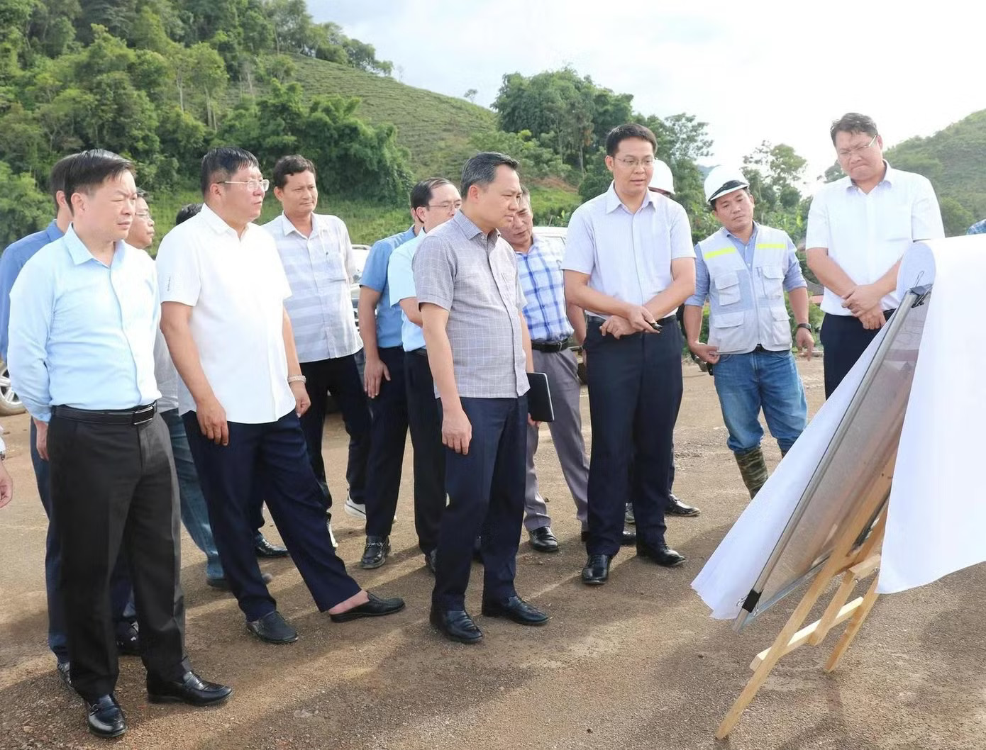 Sơn La phê bình 57 lãnh đạo xã - Ảnh 1.