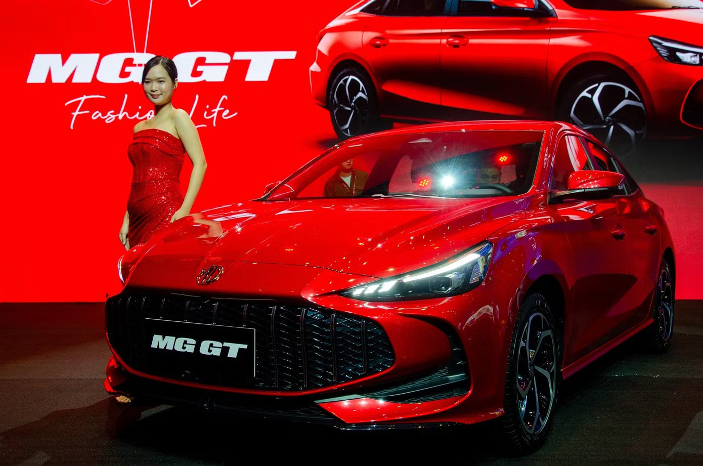 Lynk & Co 03 và MG GT là nhóm sedan Trung Quốc vừa ra mắt gần đây. Ảnh: Phong Vân, Phúc Hậu. Cuộc đua doanh số ô tô tại Việt Nam: Khi sedan dần cảm thấy 'ngộp thở' - Ảnh 7.