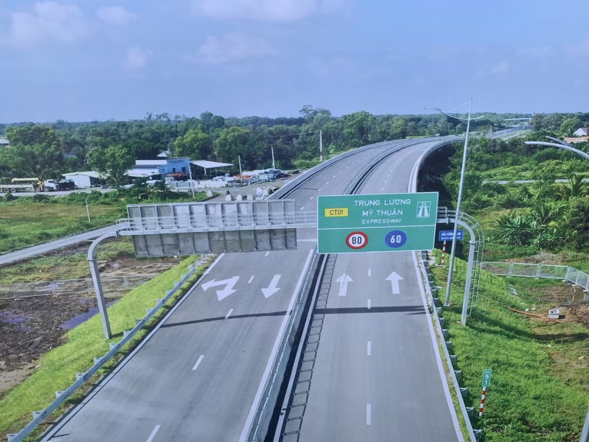 CII cho biết việc điều chỉnh mục đích sử dụng 300 tỷ đồng trái phiếu nhằm tối ưu hiệu quả sử dụng vốn. Động thái đáng chú ý tại CII - Ảnh 2.