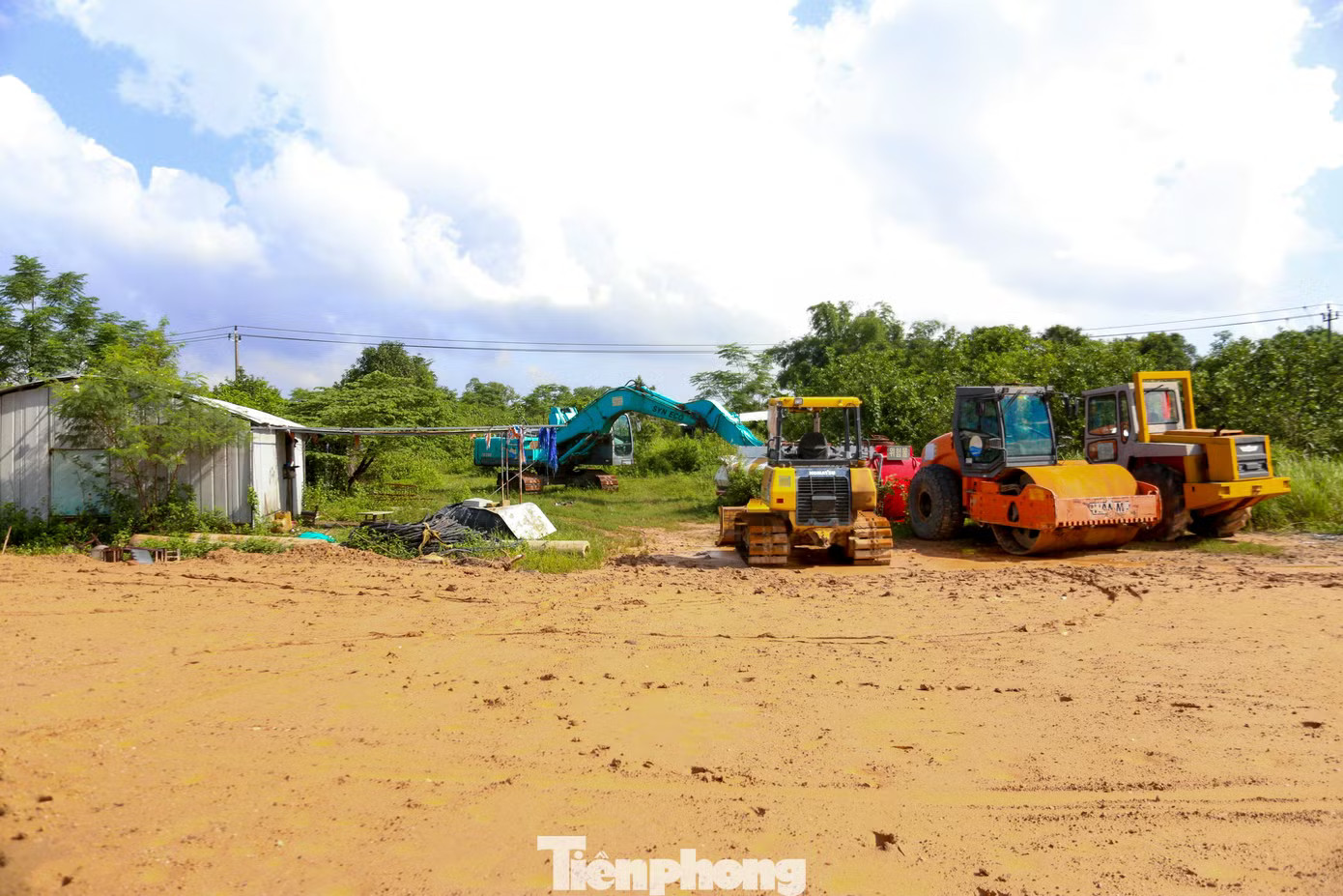 Lãnh đạo thành phố yêu cầu các chủ đầu tư, đơn vị liên quan tăng ca, tăng kíp, tập trung nhân lực, phương tiện để bù đắp thời gian chậm tiến độ; đồng thời cá thể hóa trách nhiệm của người đứng đầu trong quá trình tổ chức thực hiện. Đà Nẵng: Cầu đã xong, sao người dân chật vật đi vòng? - Ảnh 8.