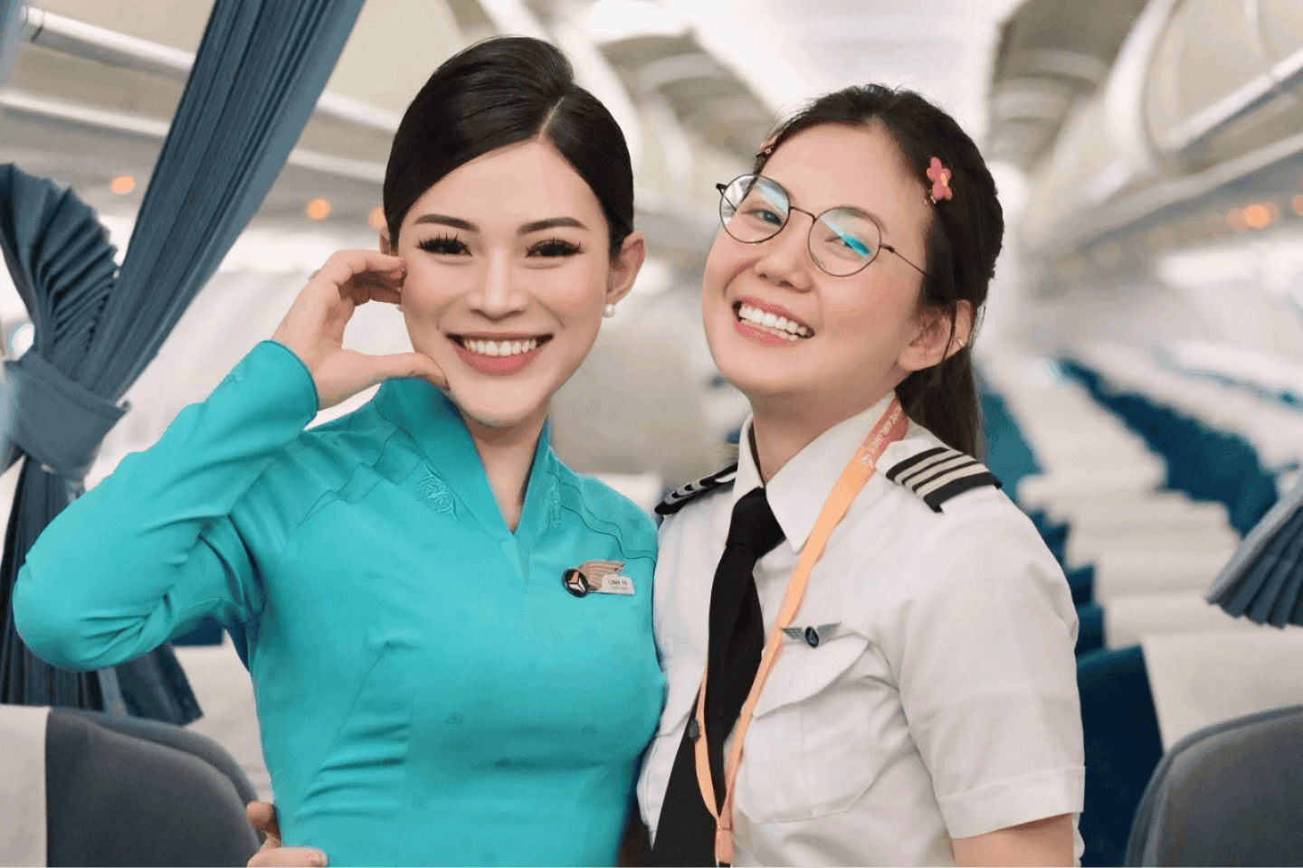 Mức lương của nữ cơ phó Việt bỏ ngành Thiết kế đồ họa, được đại gia đình góp 5 tỷ đồng học phi công