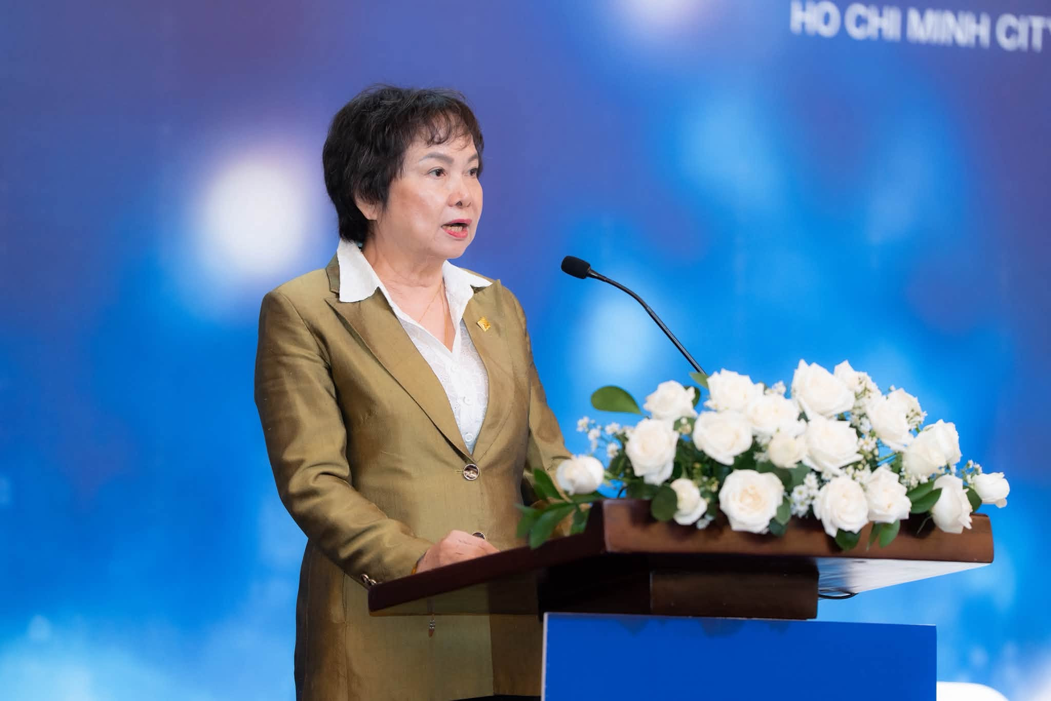 Cổ đông chất vấn chuyện thoái vốn, Chủ tịch PNJ trần tình: 'Nếu có lựa chọn tốt hơn, tôi đã không phải bán cổ phiếu của mình'