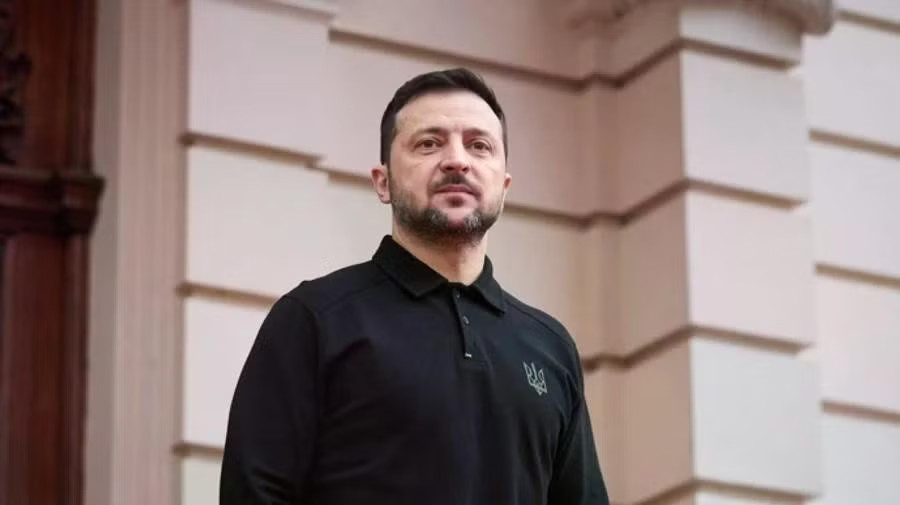 Tổng thống Ukraine Volodymyr Zelensky. (Ảnh: Pravda) Tổng thống Ukraine vận động thượng nghị sĩ Mỹ gây áp lực lên chính quyền Tổng thống Trump - Ảnh 1.